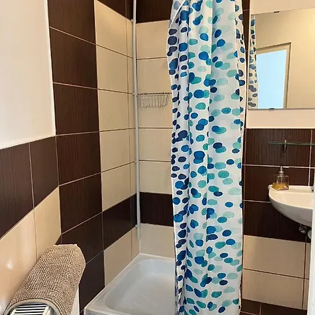 A13 Parliament Sunflower Cozy Apartment