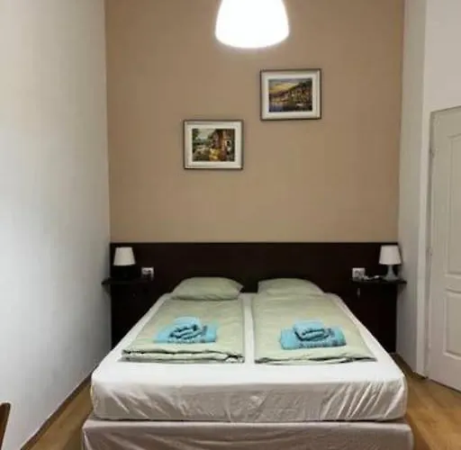 A13 Parliament Sunflower Cozy * Βουδαπέστη